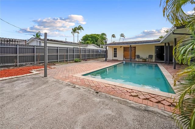 6841 Raleigh St, Hollywood, FL 33024