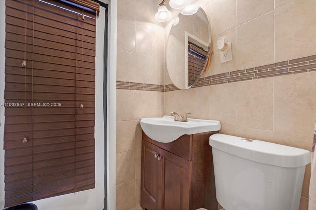 6841 Raleigh St, Hollywood, FL 33024