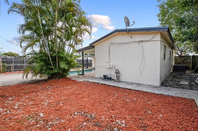 6841 Raleigh St, Hollywood, FL 33024