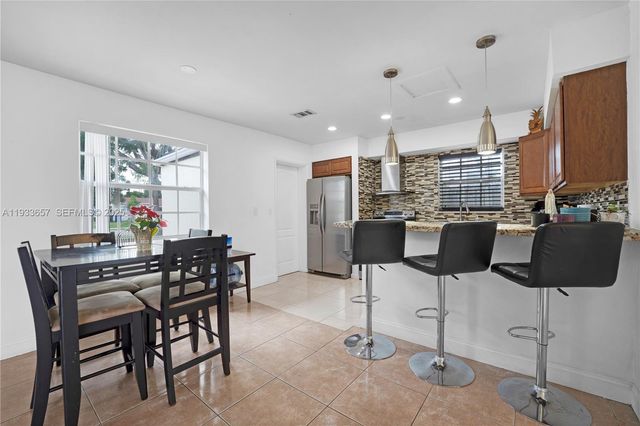 6841 Raleigh St, Hollywood, FL 33024