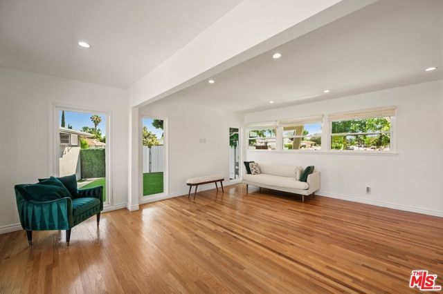 10900 Whitaker Avenue, Granada Hills (los Angeles), CA 91344