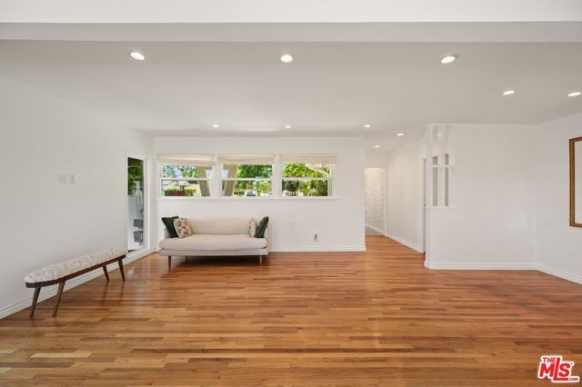 10900 Whitaker Avenue, Granada Hills (los Angeles), CA 91344
