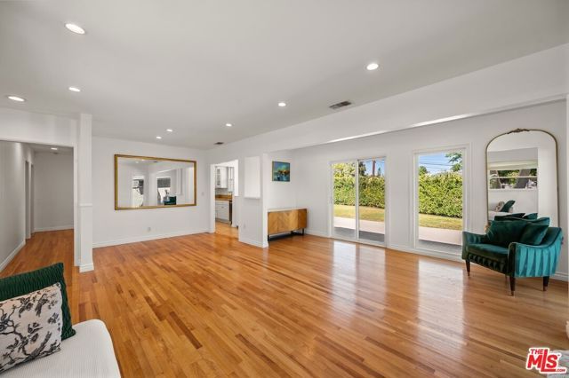 10900 Whitaker Avenue, Granada Hills (los Angeles), CA 91344