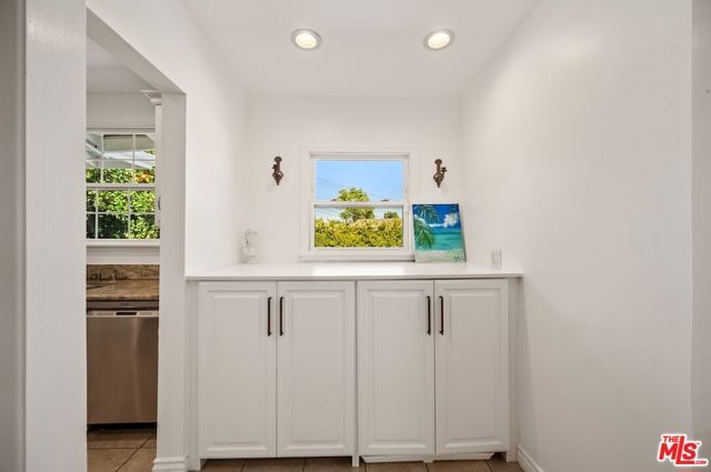 10900 Whitaker Avenue, Granada Hills (los Angeles), CA 91344
