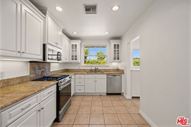 10900 Whitaker Avenue, Granada Hills (los Angeles), CA 91344