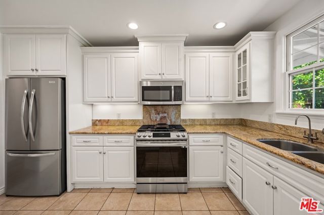 10900 Whitaker Avenue, Granada Hills (los Angeles), CA 91344