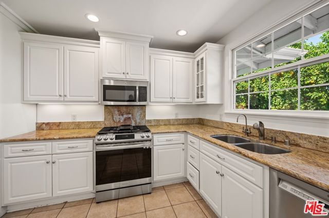 10900 Whitaker Avenue, Granada Hills (los Angeles), CA 91344