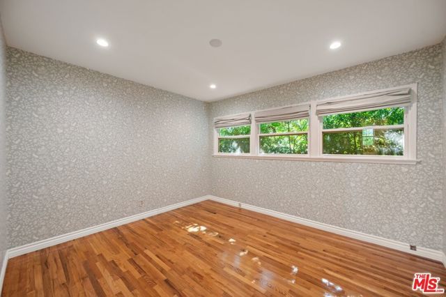 10900 Whitaker Avenue, Granada Hills (los Angeles), CA 91344