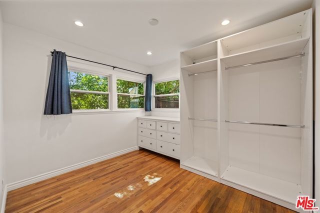 10900 Whitaker Avenue, Granada Hills (los Angeles), CA 91344