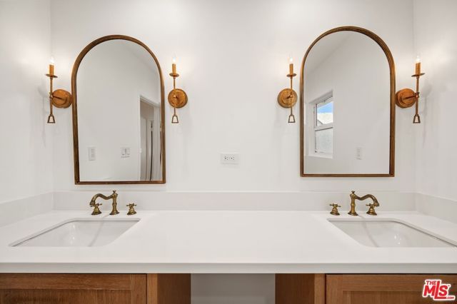 10900 Whitaker Avenue, Granada Hills (los Angeles), CA 91344