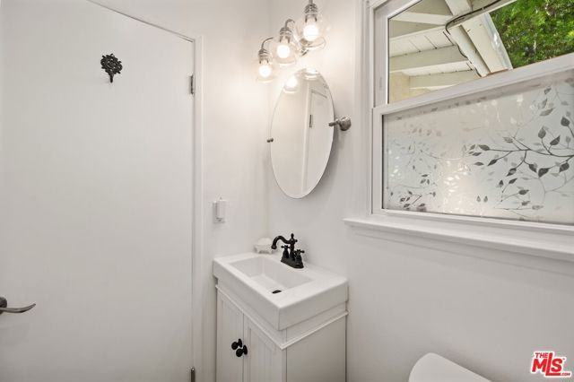10900 Whitaker Avenue, Granada Hills (los Angeles), CA 91344