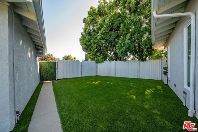 10900 Whitaker Avenue, Granada Hills (los Angeles), CA 91344