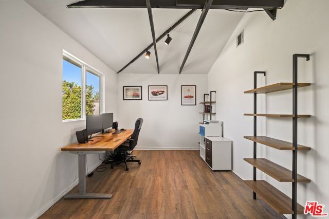 10900 Whitaker Avenue, Granada Hills (los Angeles), CA 91344