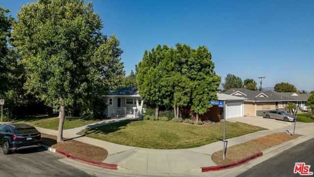 10900 Whitaker Avenue, Granada Hills (los Angeles), CA 91344
