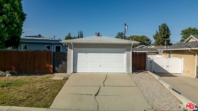 10900 Whitaker Avenue, Granada Hills (los Angeles), CA 91344