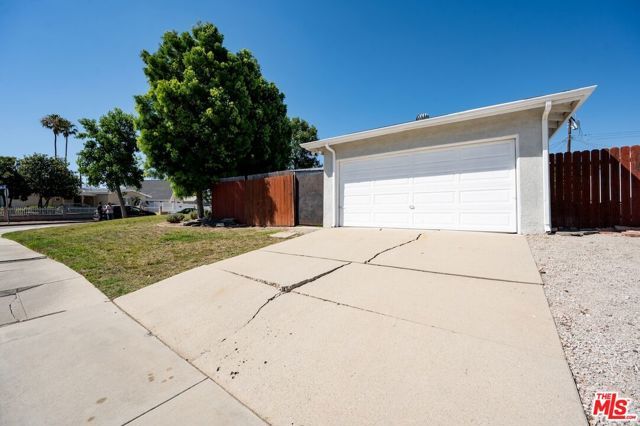 10900 Whitaker Avenue, Granada Hills (los Angeles), CA 91344