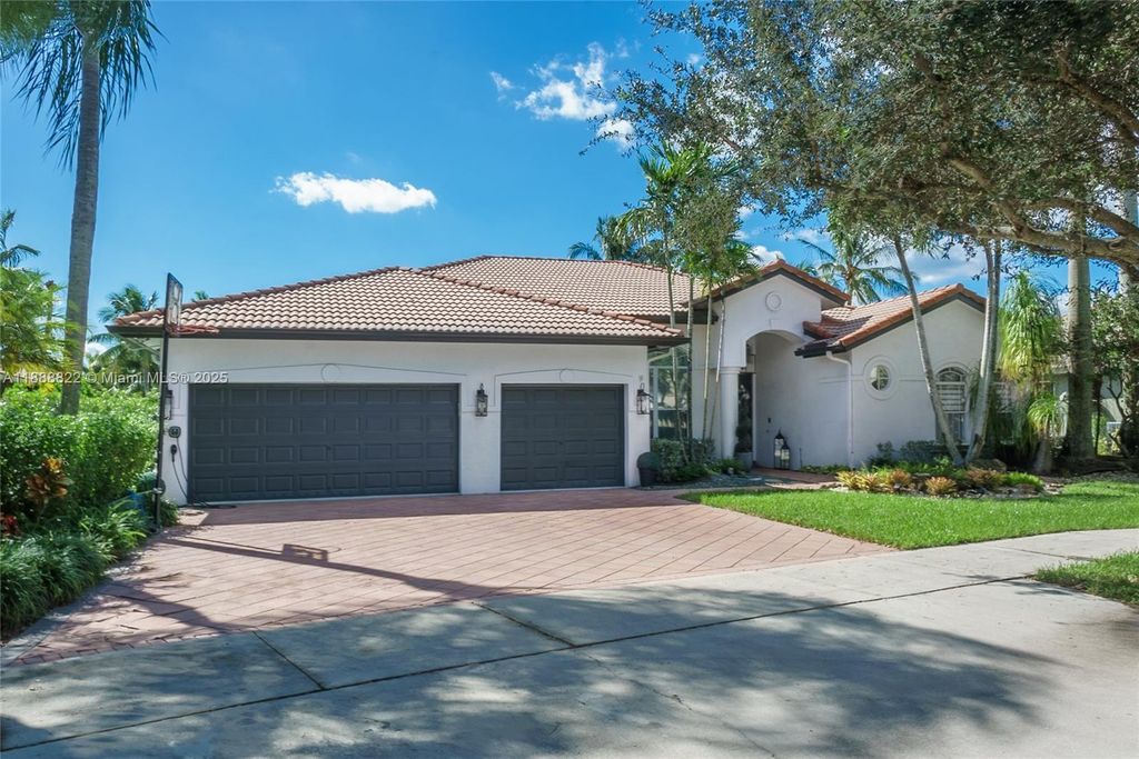5173 Lakewood Dr, Cooper City, FL 33330