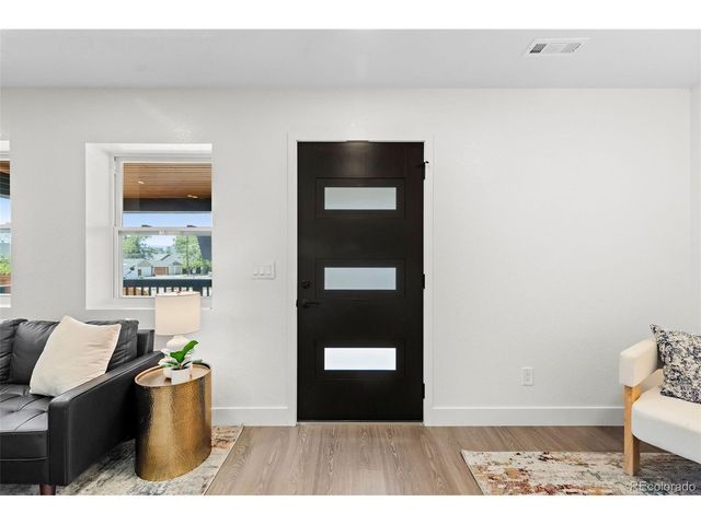 2810 N Fillmore St, Denver, CO 80205