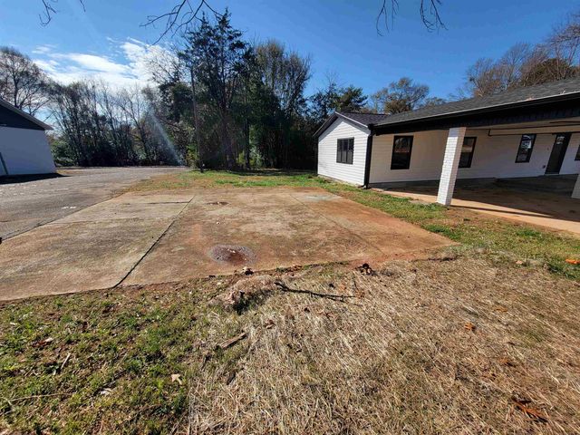 136 Moore Street, Wellford, SC 29385