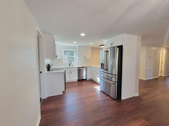 136 Moore Street, Wellford, SC 29385