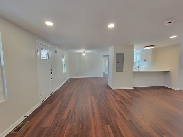 136 Moore Street, Wellford, SC 29385