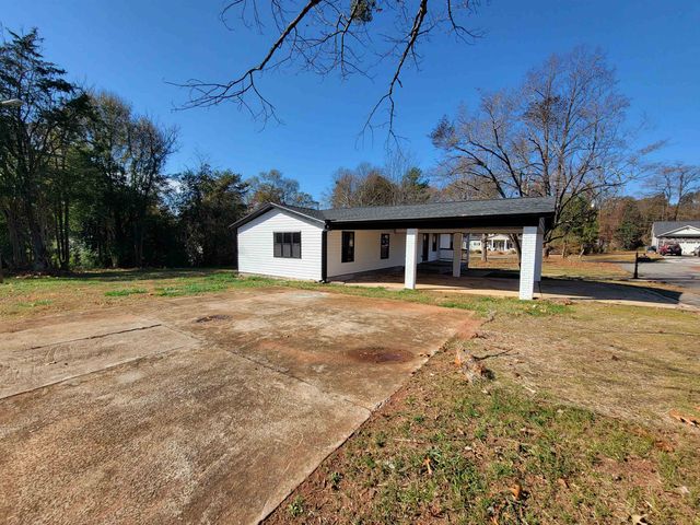 136 Moore Street, Wellford, SC 29385