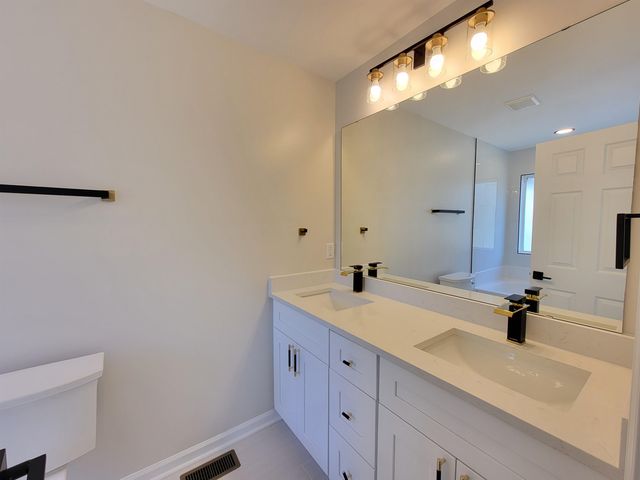 136 Moore Street, Wellford, SC 29385