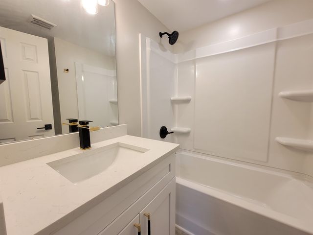 136 Moore Street, Wellford, SC 29385