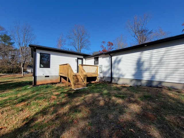 136 Moore Street, Wellford, SC 29385