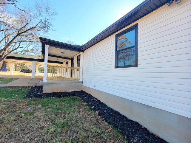 136 Moore Street, Wellford, SC 29385