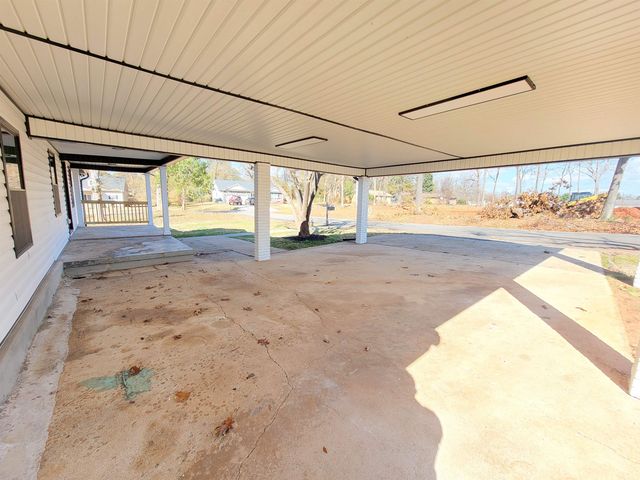 136 Moore Street, Wellford, SC 29385