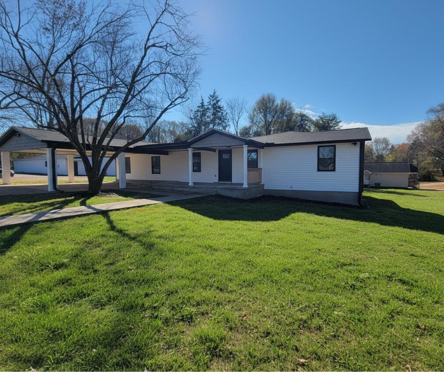 136 Moore Street, Wellford, SC 29385