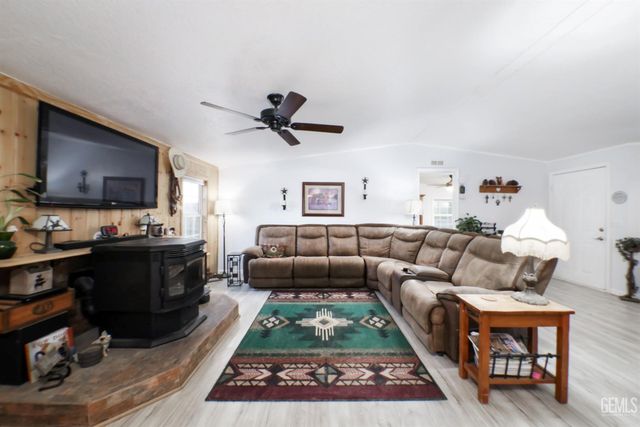 27400 Harness Drive, Tehachapi, CA 93561