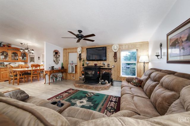 27400 Harness Drive, Tehachapi, CA 93561