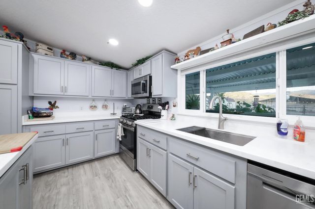 27400 Harness Drive, Tehachapi, CA 93561