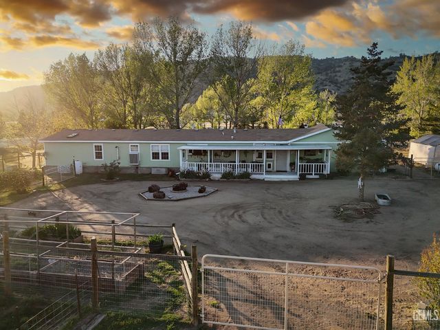 27400 Harness Drive, Tehachapi, CA 93561