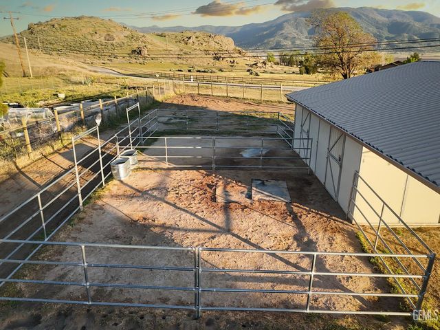27400 Harness Drive, Tehachapi, CA 93561
