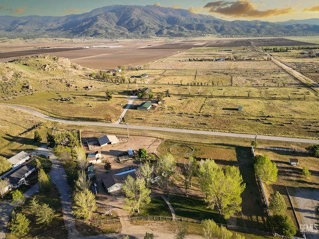 27400 Harness Drive, Tehachapi, CA 93561