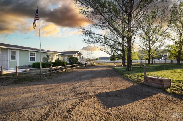 27400 Harness Drive, Tehachapi, CA 93561