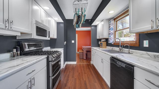 324 W Johnson Road, La Porte, IN 46350
