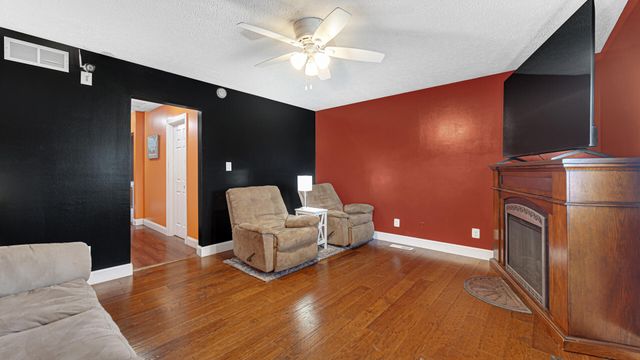 324 W Johnson Road, La Porte, IN 46350
