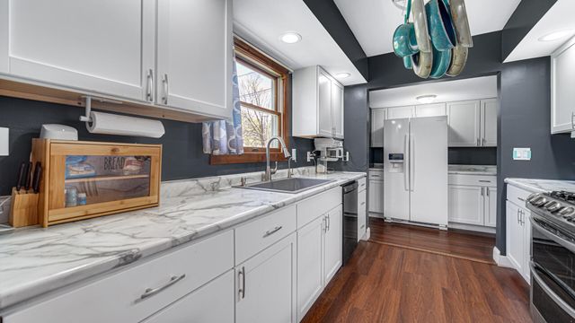 324 W Johnson Road, La Porte, IN 46350