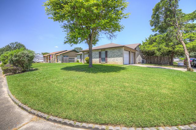 825 PECAN DR, Schertz, TX 78154
