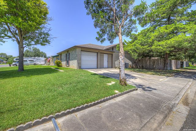 825 PECAN DR, Schertz, TX 78154