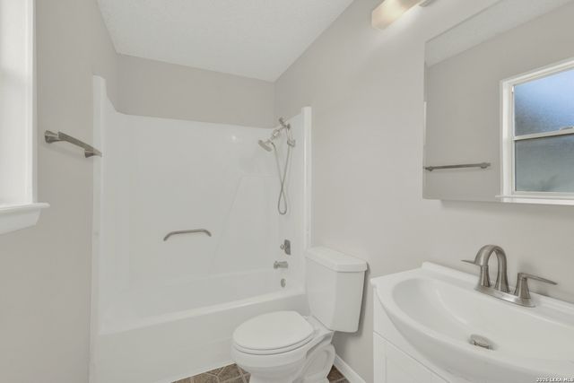 825 PECAN DR, Schertz, TX 78154