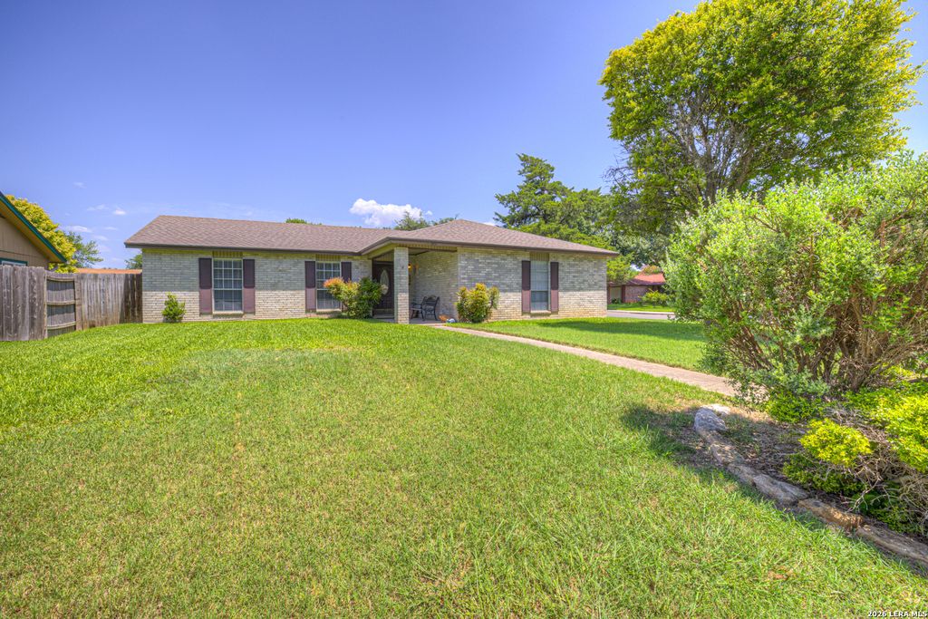825 PECAN DR, Schertz, TX 78154