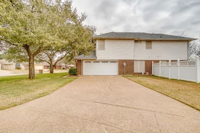 1133 Windy Meadows Drive, Burleson, TX 76028