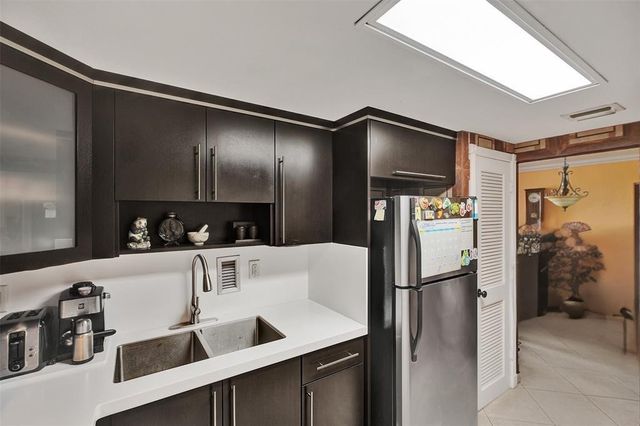 1865 79th St Causeway 16b, North Bay Village, FL 33141