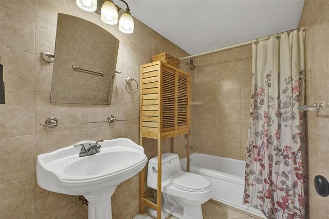 1865 79th St Causeway 16b, North Bay Village, FL 33141