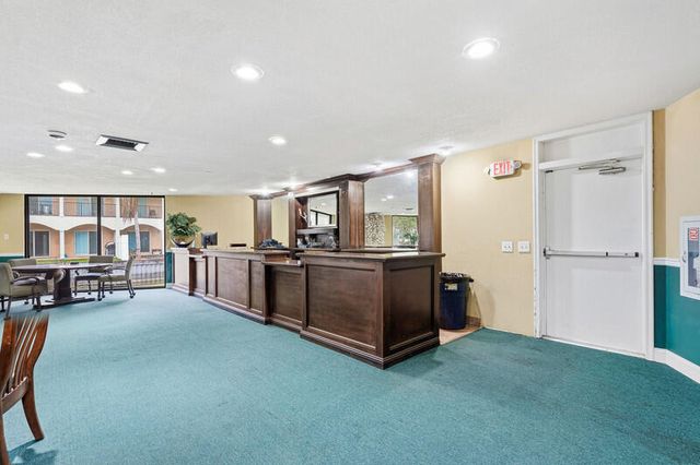 109 Royal Park Drive 3b, Oakland Park, FL 33309